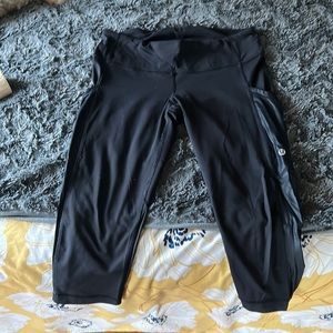 Older style lululemon capri pants with pockets